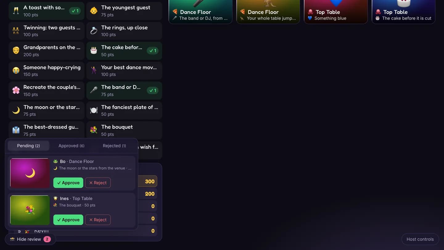 The Photo Scavenger Hunt host screen with the review panel open showing Pending, Approved and Rejected tabs